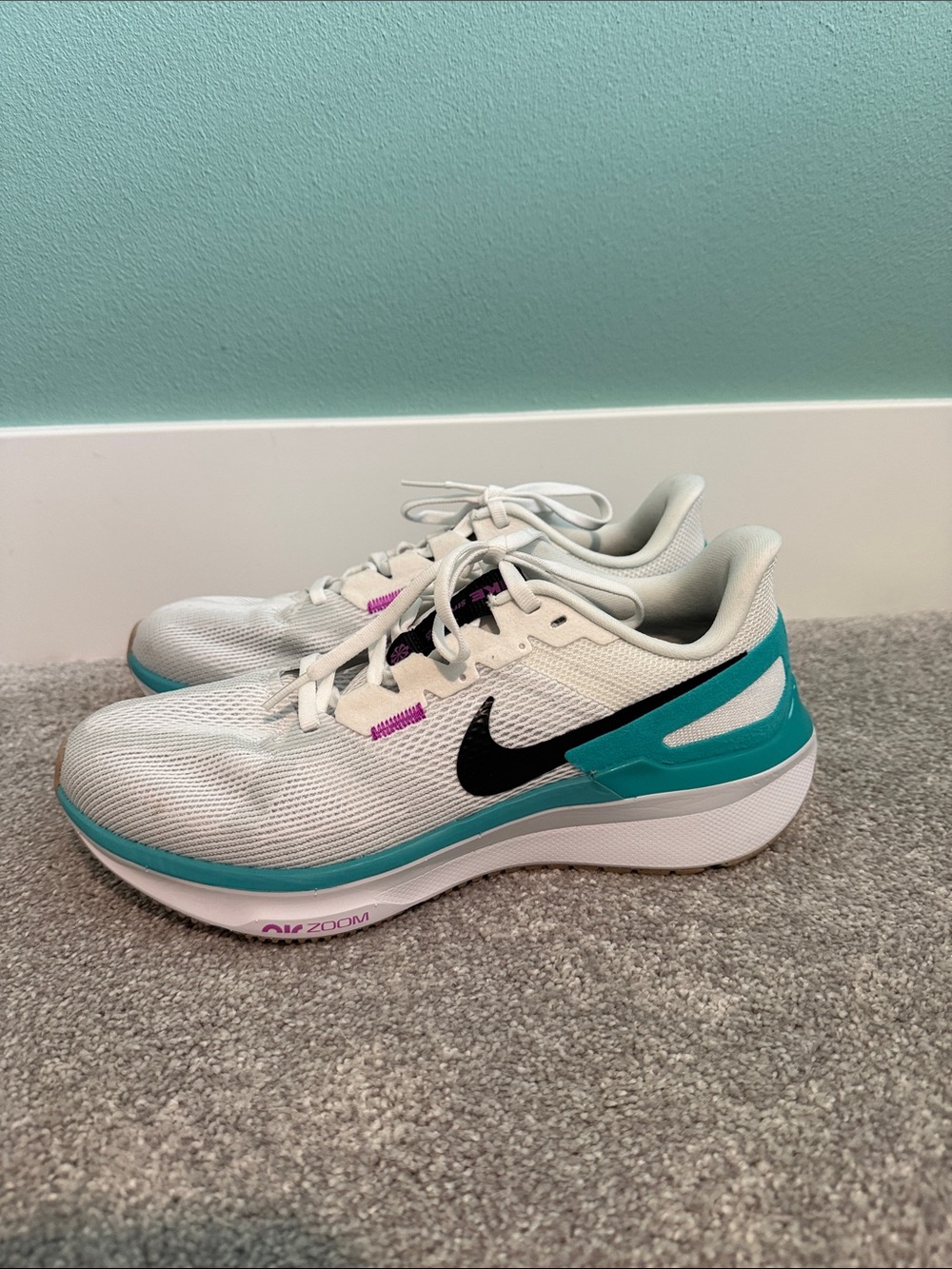 Nike Women's White Teal & Black Zoom Running Sneakers